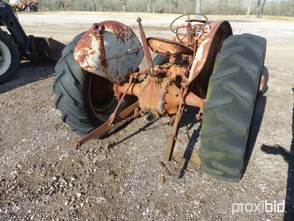 FORD 8N TRACTOR (NOT RUNNING) (SERIAL # 122IU7)