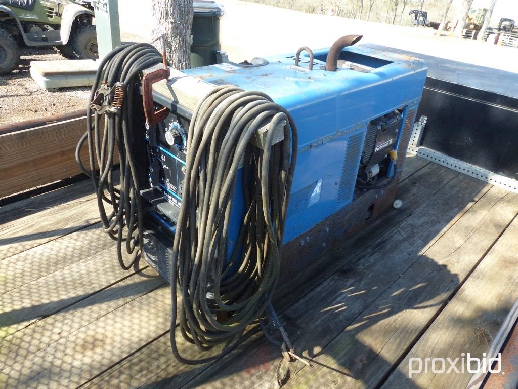 MILLER BOBCAT 225 PORTABLE WELDER W/ 2013 R&D 6' X 12' LOWBOY TRAILER (SHOWING 1,538 HOURS) (TRAILER