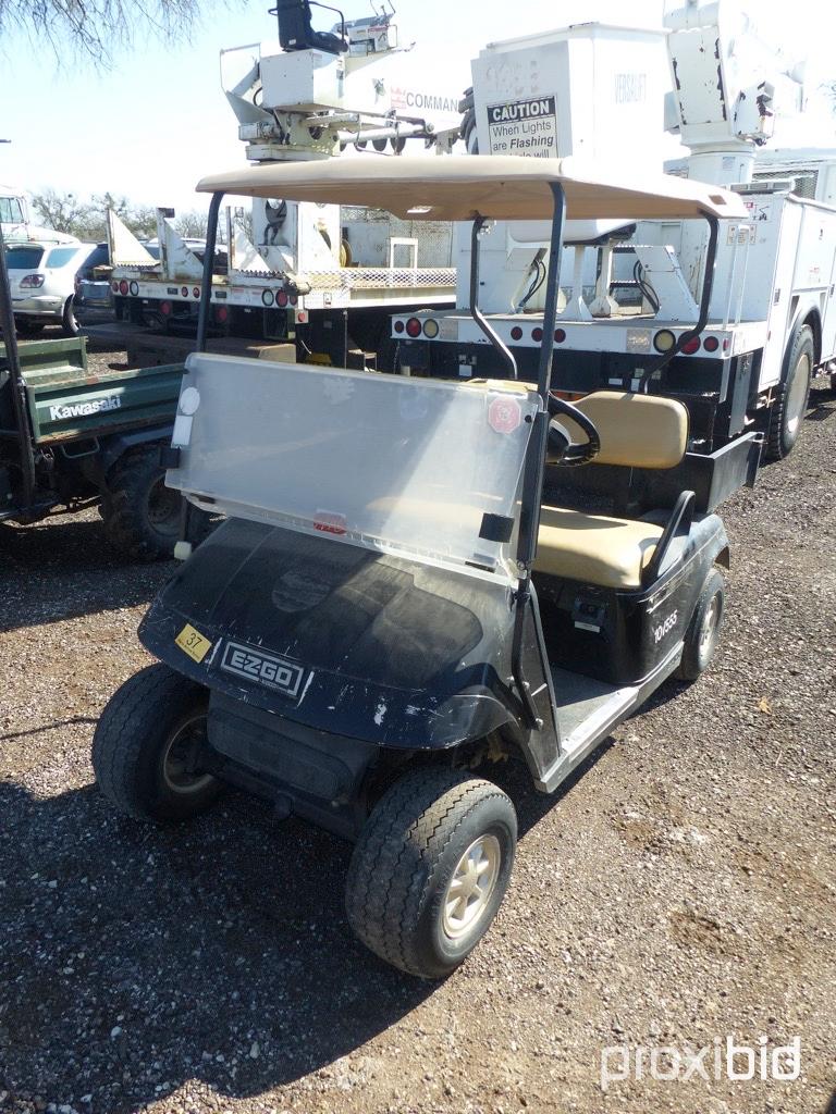 EZ GO GOLF CART (ELECTRIC) W/ CHARGER (SERIAL # 2695316)