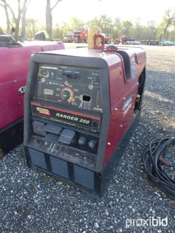 LINCOLN RANGER 240 PORTABLE WELDER