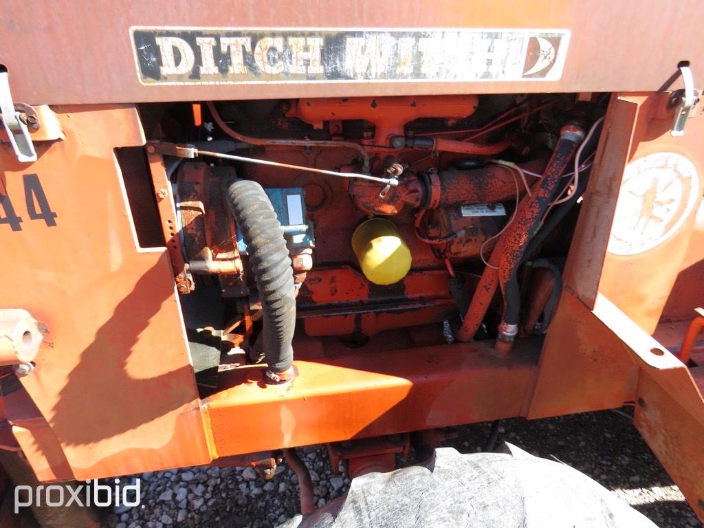 DITCHWITCH R40 TRACTOR (SHOWING APPX 610 HOURS,UP TO BUYER TO DO THEIR DUE DILLIGENCE TO CONFIRM MIL