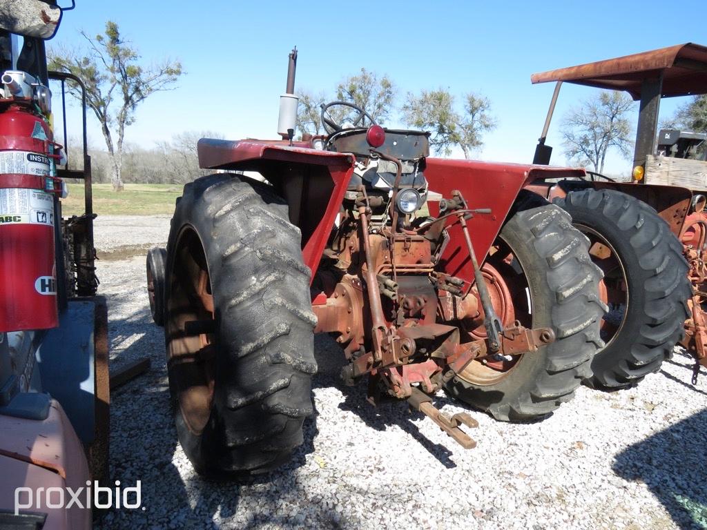 IH 856 TRACTOR (HOURS UNKNOWN,UP TO BUYER TO DO THEIR DUE DILLIGENCE TO CONFIRM MILEAGE, AUCTION COM