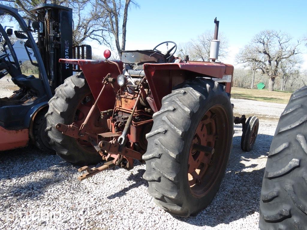 IH 856 TRACTOR (HOURS UNKNOWN,UP TO BUYER TO DO THEIR DUE DILLIGENCE TO CONFIRM MILEAGE, AUCTION COM