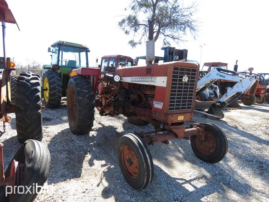IH 856 TRACTOR (HOURS UNKNOWN,UP TO BUYER TO DO THEIR DUE DILLIGENCE TO CONFIRM MILEAGE, AUCTION COM