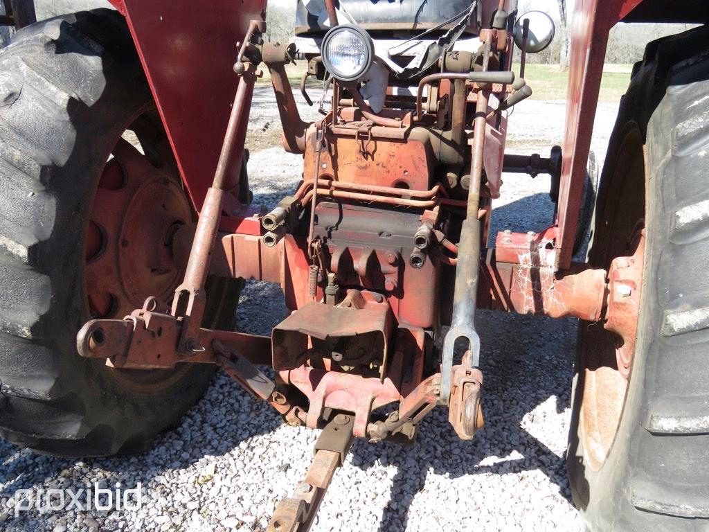 IH 856 TRACTOR (HOURS UNKNOWN,UP TO BUYER TO DO THEIR DUE DILLIGENCE TO CONFIRM MILEAGE, AUCTION COM