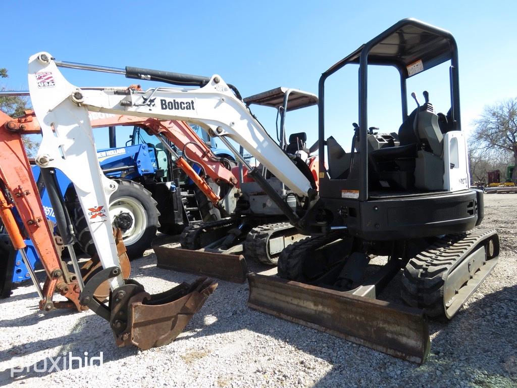 BOBCAT E26 MINI EXCAVATOR (SHOWING APPX 1,993 HOURS,UP TO BUYER TO DO THEIR DUE DILLIGENCE TO CONFIR