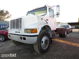 2000 IH 4900 DT466E TRUCK (SHOWING APPX 17,397 MILES, UP TO BUYER TO DO THEIR DUE DILLIGENCE TO CONF