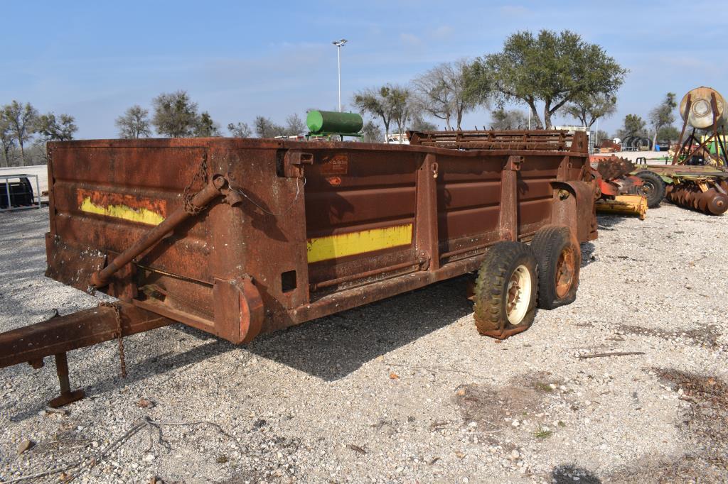 FARMHAND MANURE SPREADER