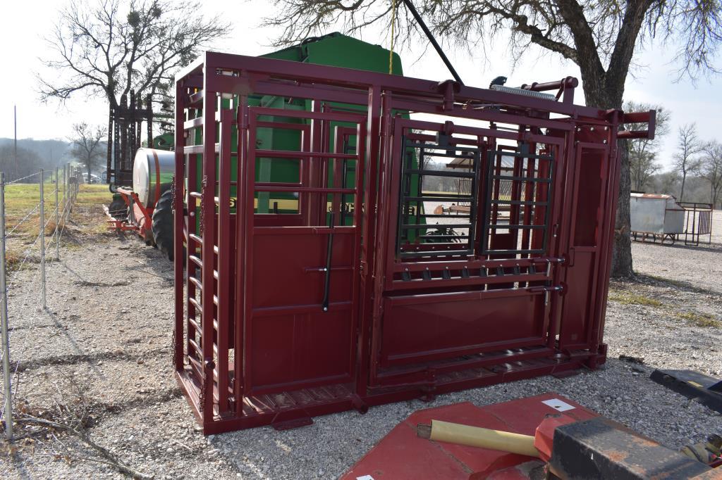CATTLE SQUEEZE CHUTE W/ PALPATING GATES