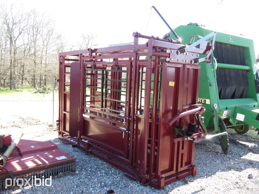 CATTLE SQUEEZE CHUTE W/ PALPATING GATES