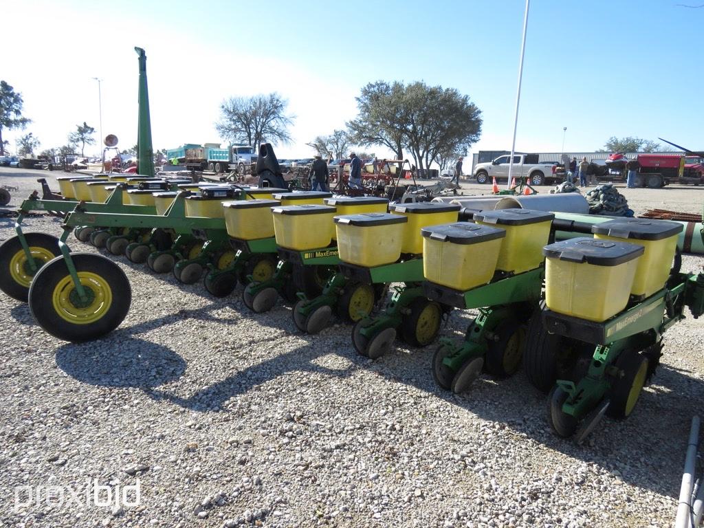 JD MAX EMERGE 2 12 ROW PLANTER (30" ROWS)