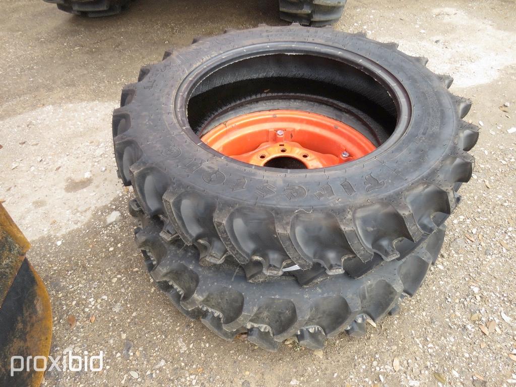 KUBOTA M7040 TRACTOR W/ LA1153 FRONTEND LOADER AND M4011 BACKHOE ATTACHMENT (SHOWING 435 HOURS) (SER