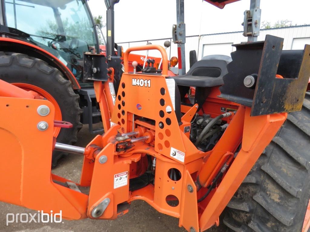 KUBOTA M7040 TRACTOR W/ LA1153 FRONTEND LOADER AND M4011 BACKHOE ATTACHMENT (SHOWING 435 HOURS) (SER