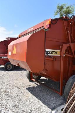 HESSTON 856-A ROUND BALER W/ MONITOR AND MANUAL