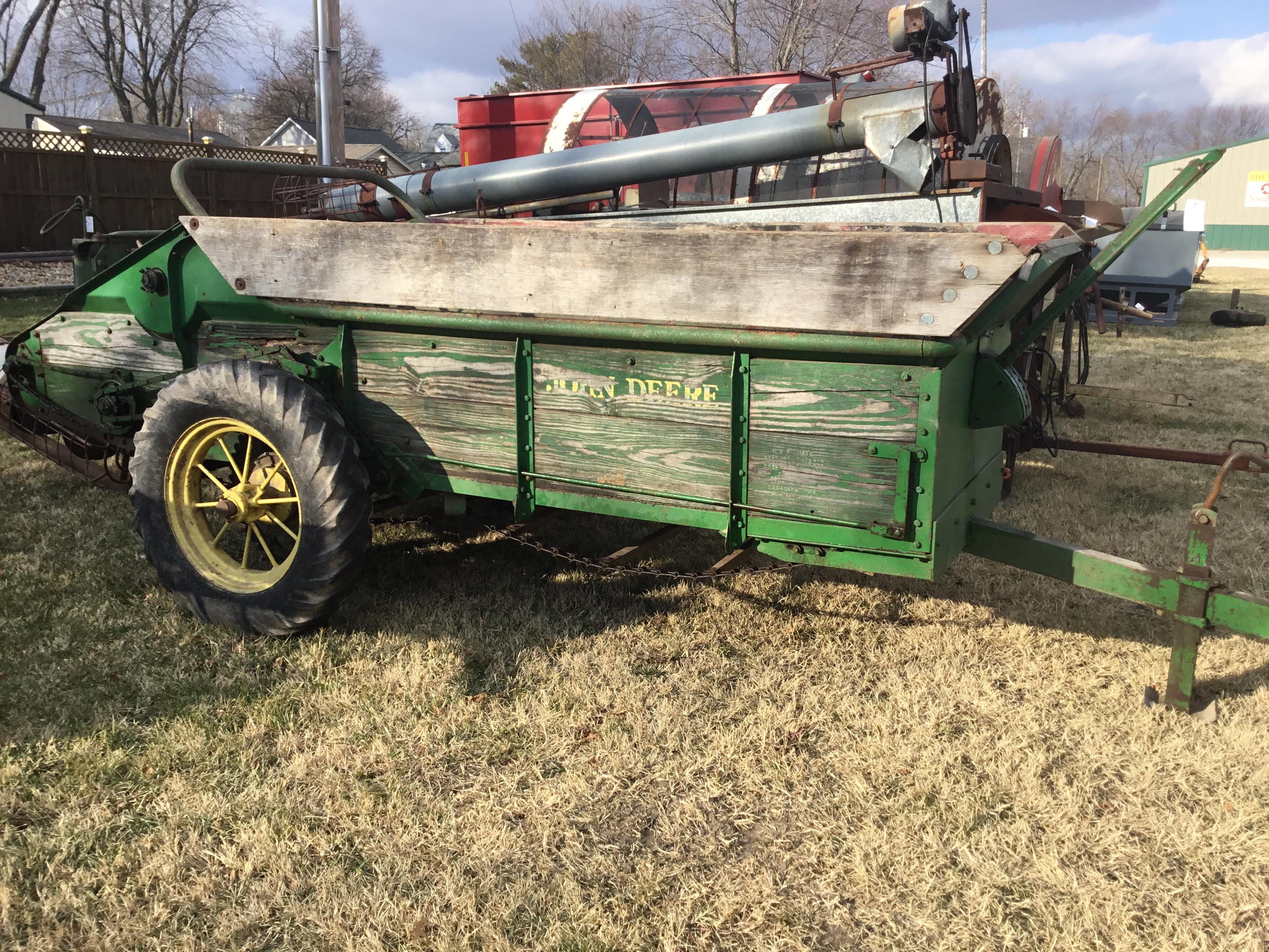 JD Model L Manure Spreader