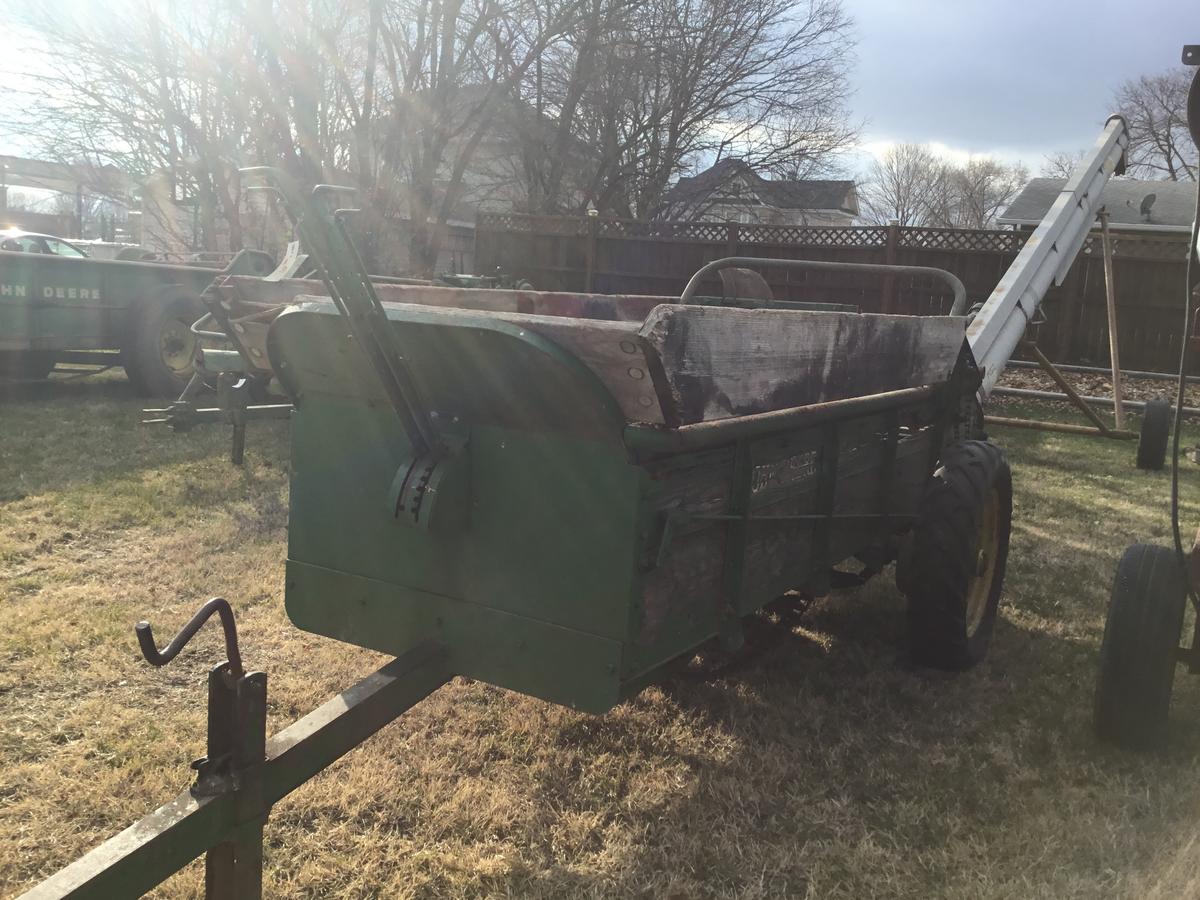 JD Model L Manure Spreader