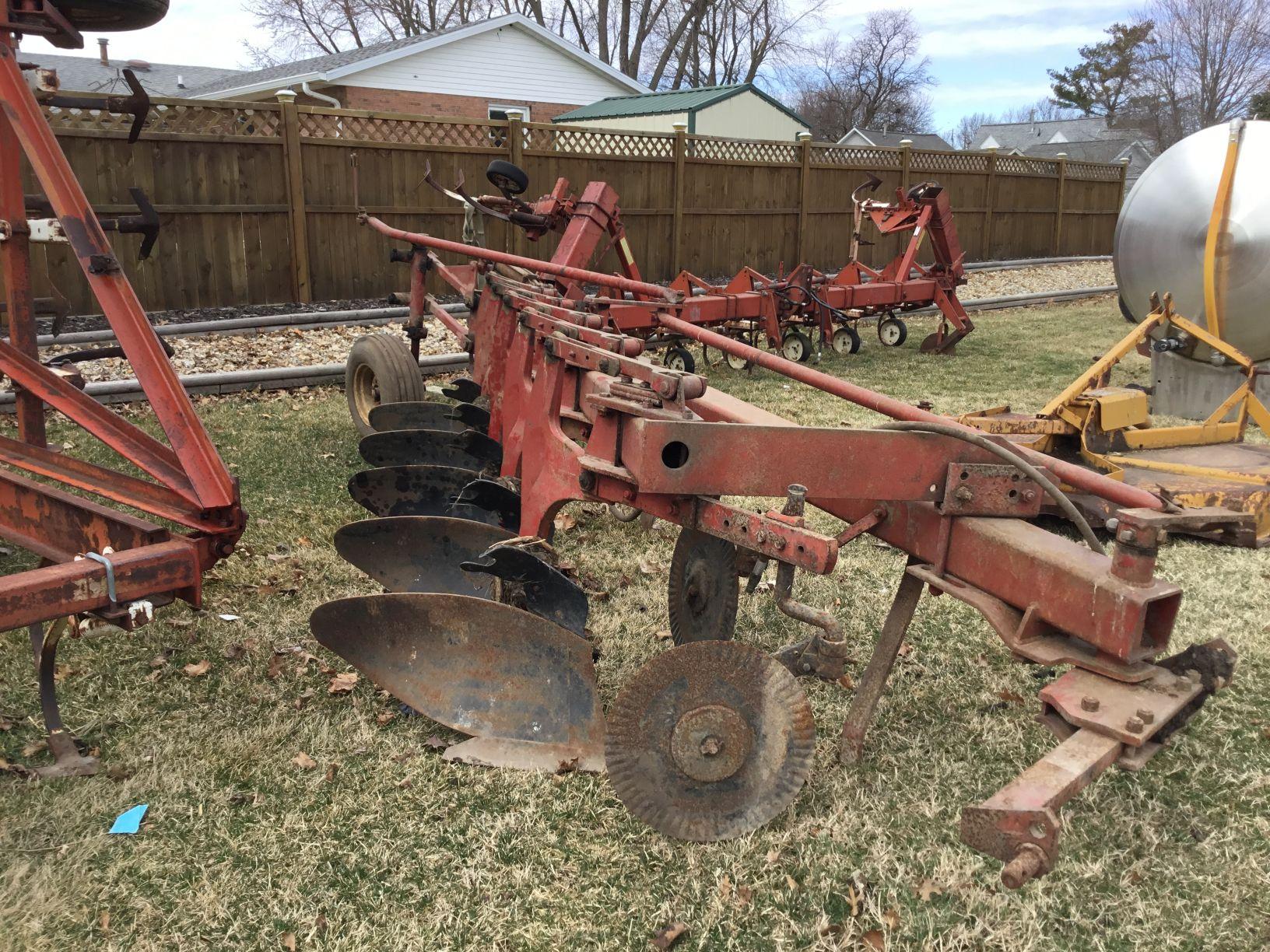 IH 720 Plow