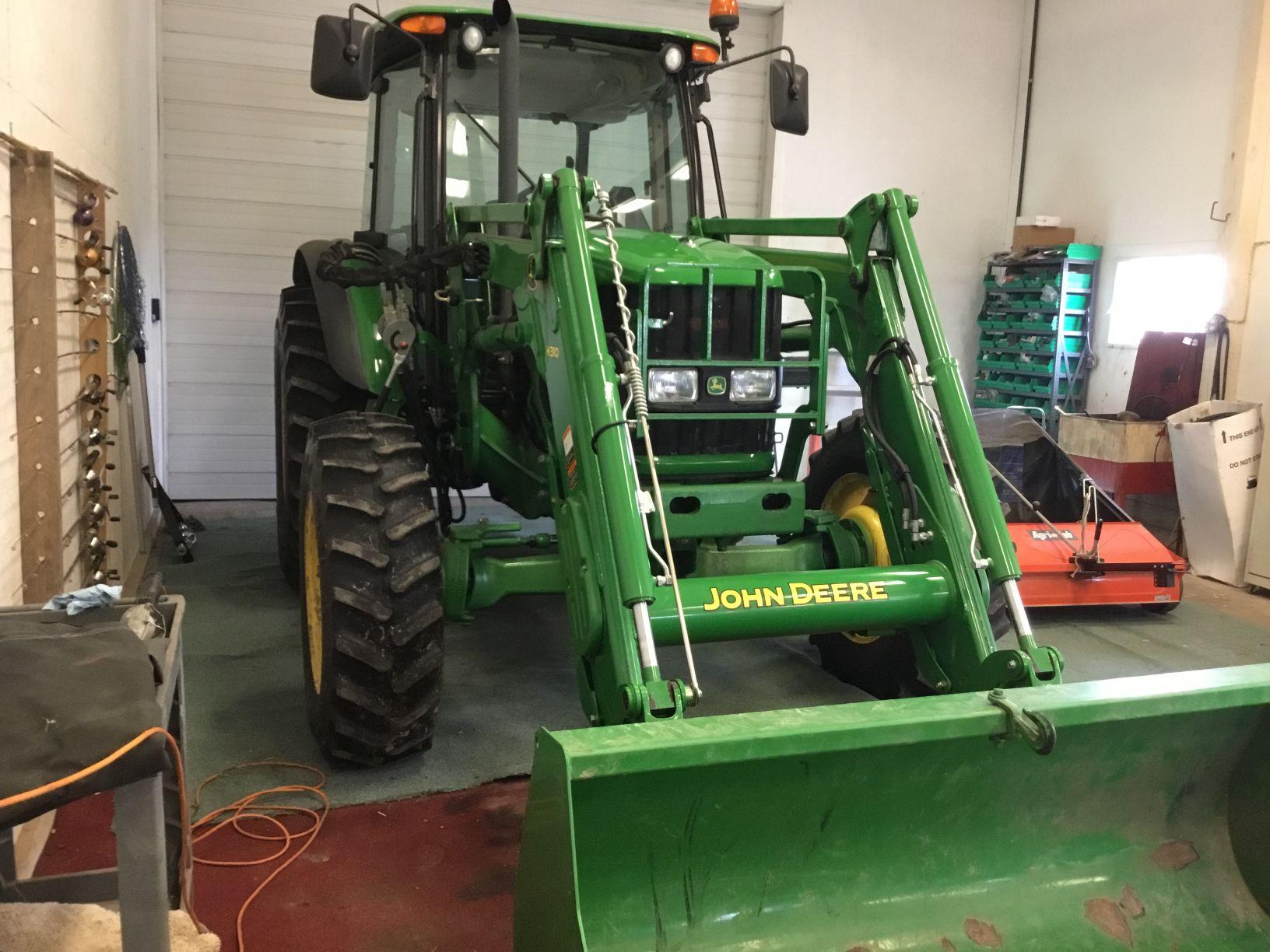 2010 JD 6140 D Loader Tractor