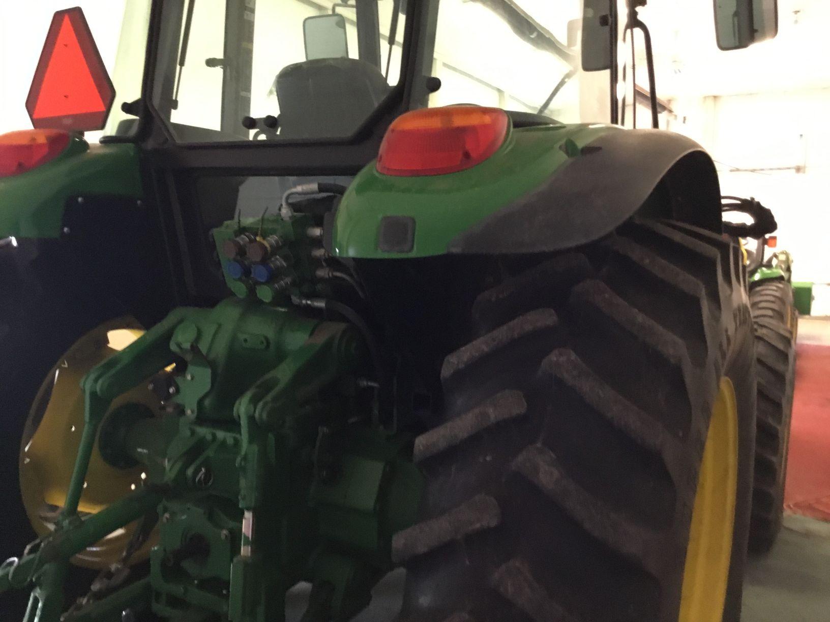 2010 JD 6140 D Loader Tractor