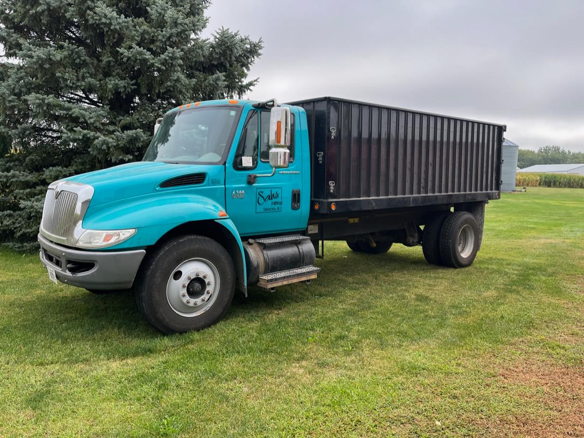 2003 IH 4300 Single Axle Grain Truck