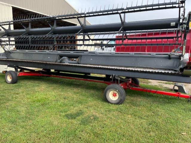 2014 Gleaner 9250 30Ft. Draper Head With EZ Trail 680 Head Carrier