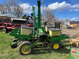 JD 7000 8 Row, 30" Planter