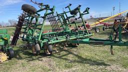 JD 960 Field Cultivator