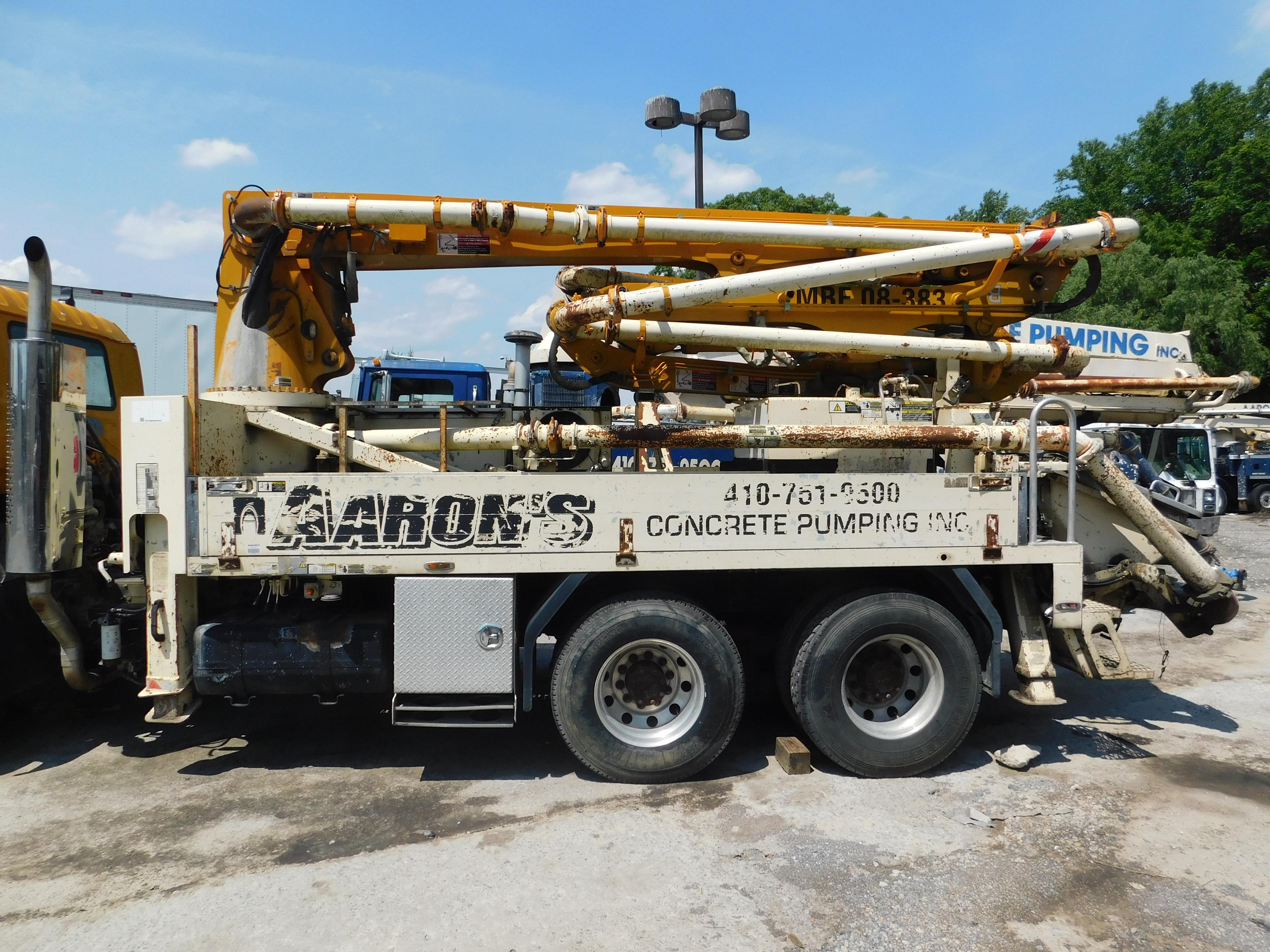 2007 GMC T8500 w/ Putzmeister BSF 202 Concrete Pump Truck