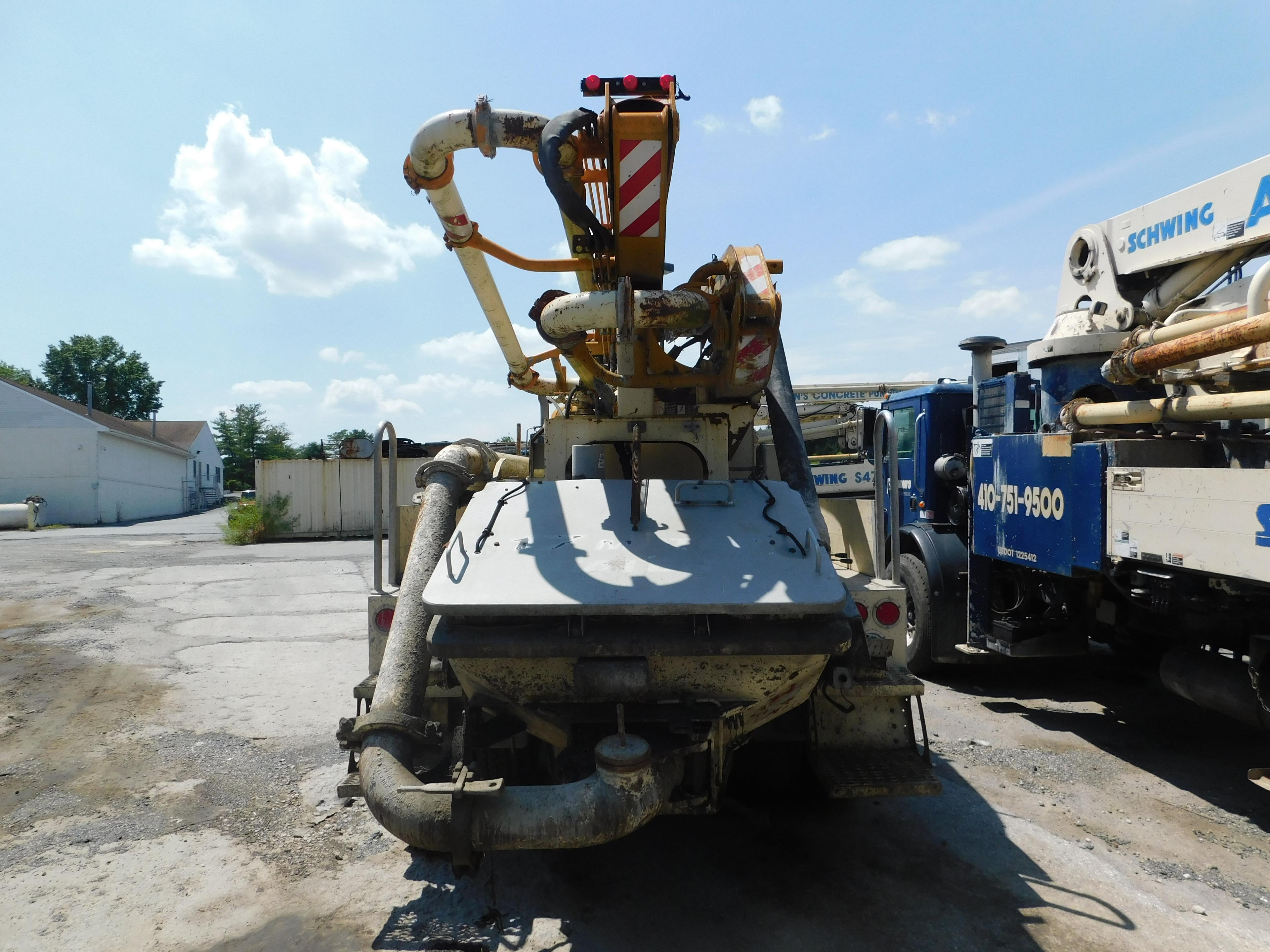 2007 GMC T8500 w/ Putzmeister BSF 202 Concrete Pump Truck