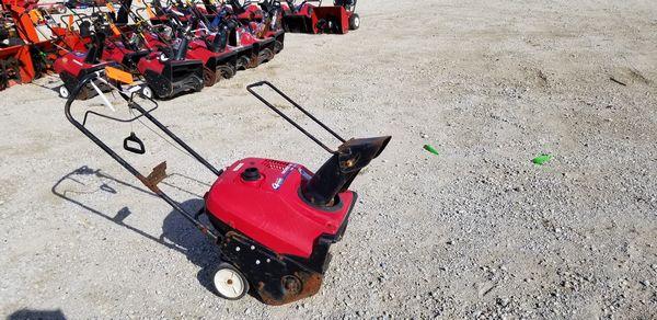 Honda 20" Single Stage Snow Blower M#: HS520A / S#: SZBG-6610650 / Year: N/A / Engine: 5 HP Honda /