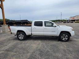 2008 Toyota V6 Crew Cab Pickup Truck 4 x 4