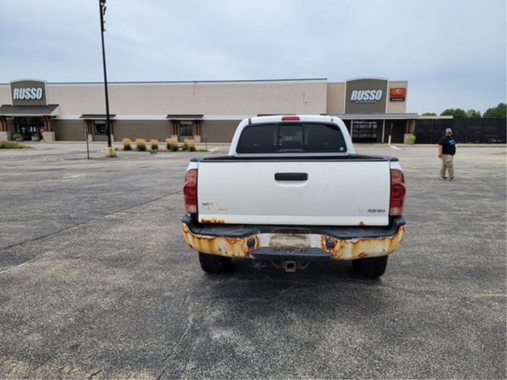 2008 Toyota V6 Crew Cab Pickup Truck 4 x 4