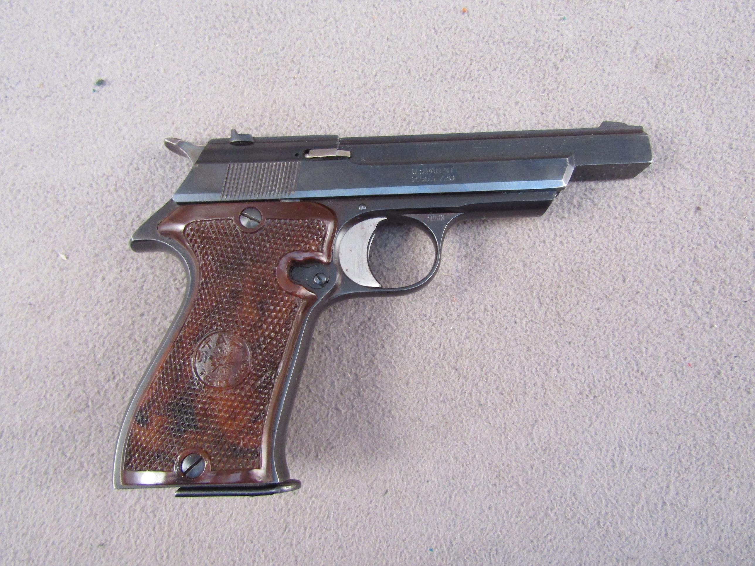 handgun: STAR Model SA, Semi-Auto Pistol, .22LR, 10 shot, 4.5" barrel, S#FR929393