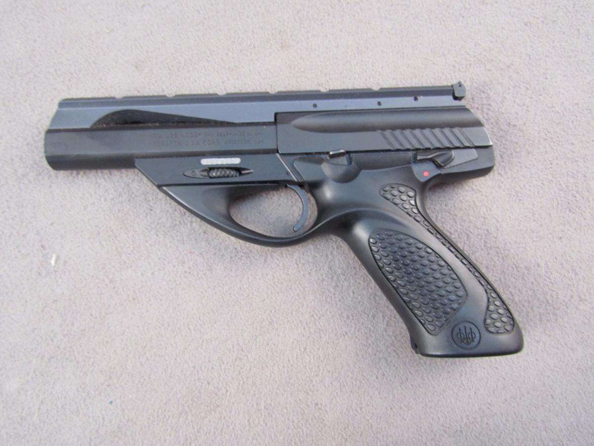 handgun: BERETTA Model U22, Semi-Auto Pistol, .22LR, 10 shot, 4.5" barrel, S#R91853