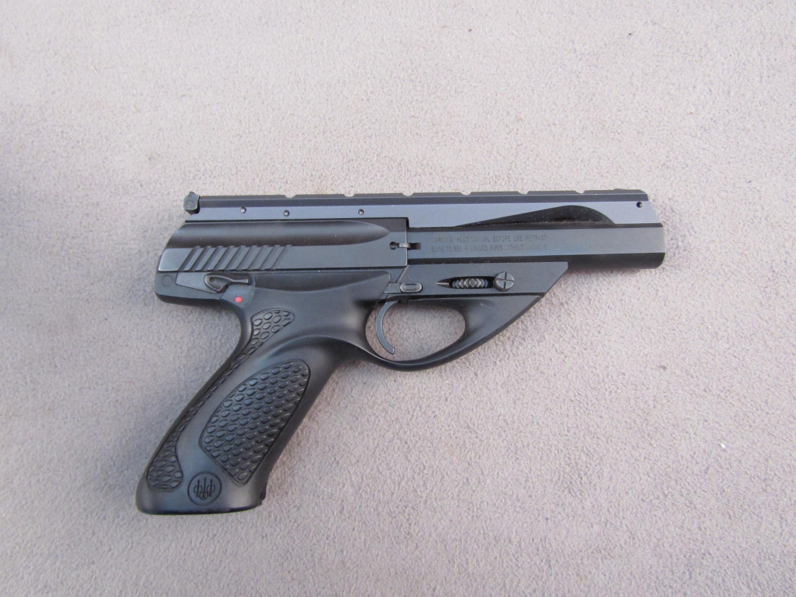 handgun: BERETTA Model U22, Semi-Auto Pistol, .22LR, 10 shot, 4.5" barrel, S#R91853