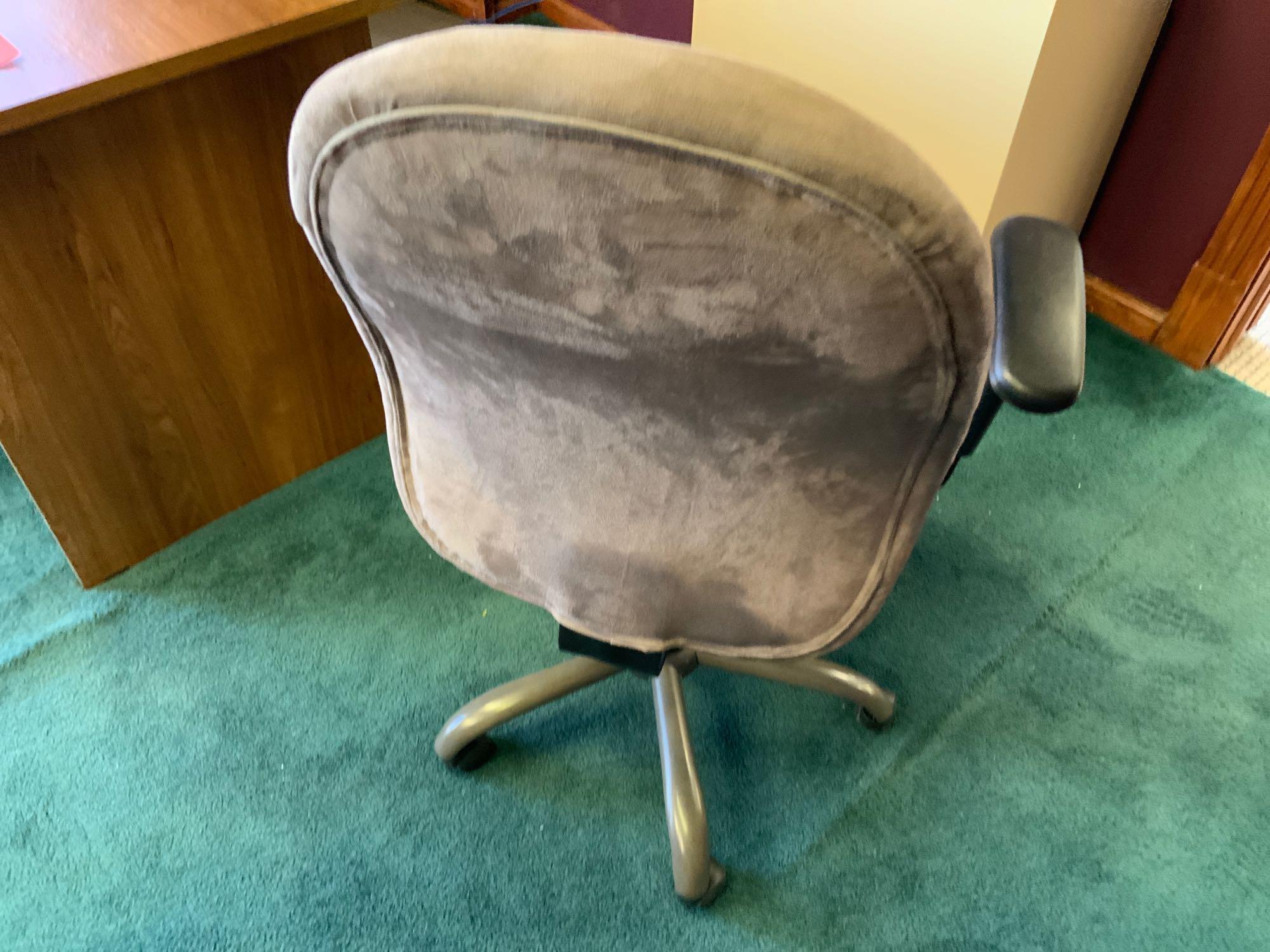 Office Chair in worn condition Pickup will be on Monday 3/29 from 1-6 pm at 1324 S. 119th Street.