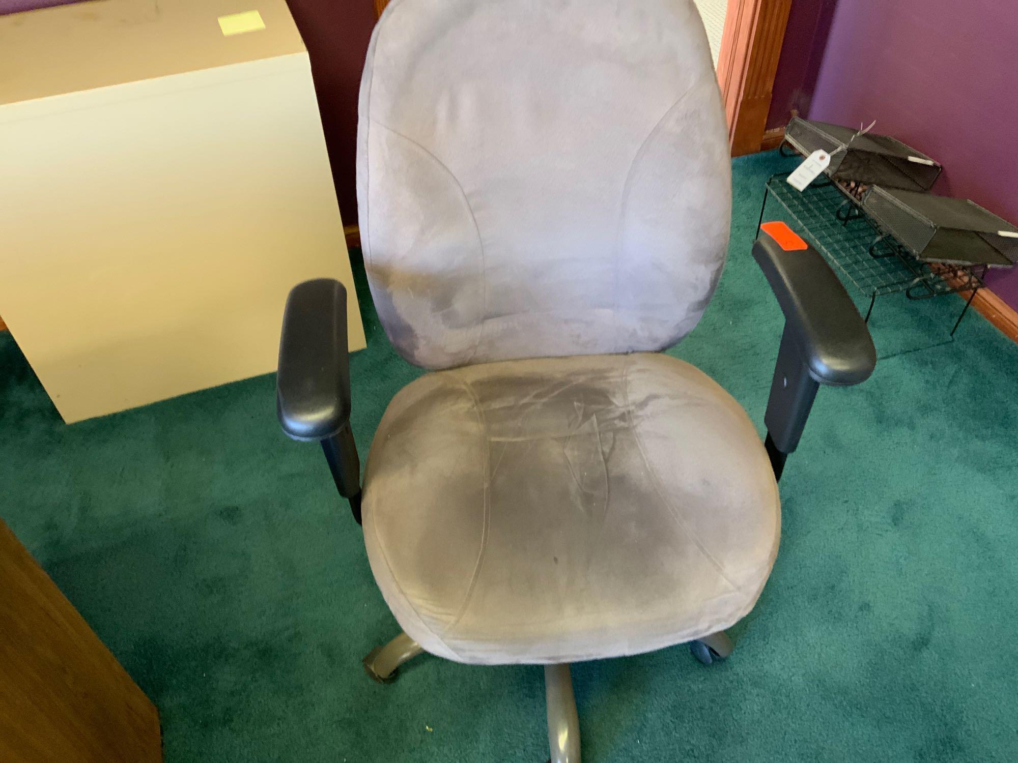 Office Chair in worn condition Pickup will be on Monday 3/29 from 1-6 pm at 1324 S. 119th Street.