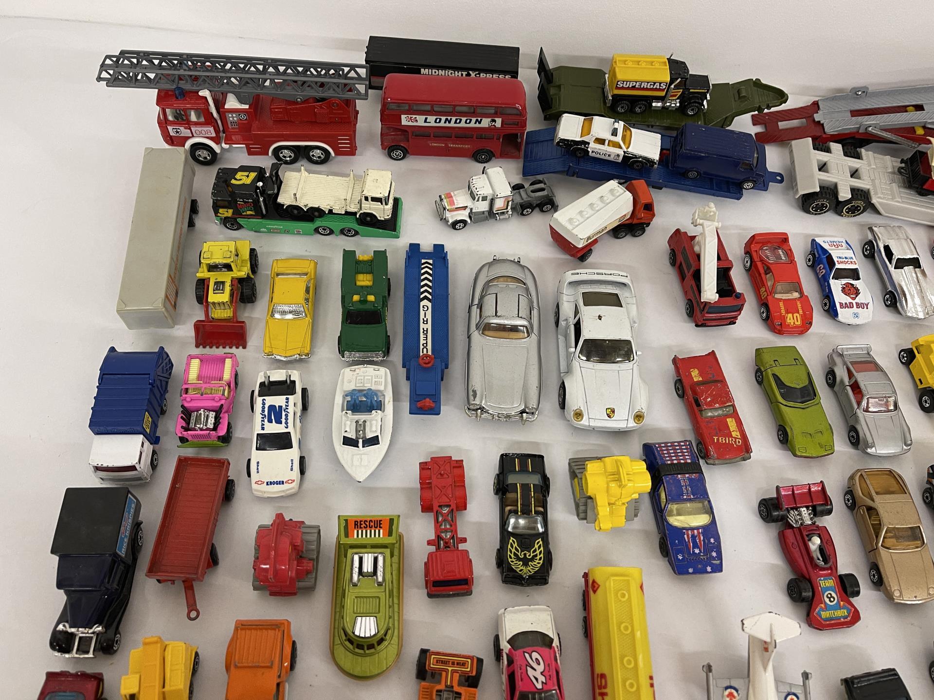 Huge Lot Of Old Matchbox And Hotwheels Toy Cars