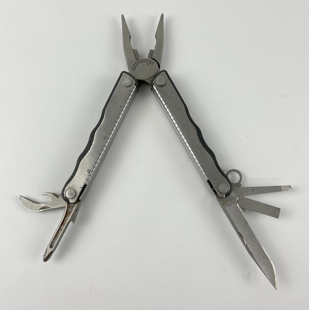 Leatherman Kick Multitool Knife