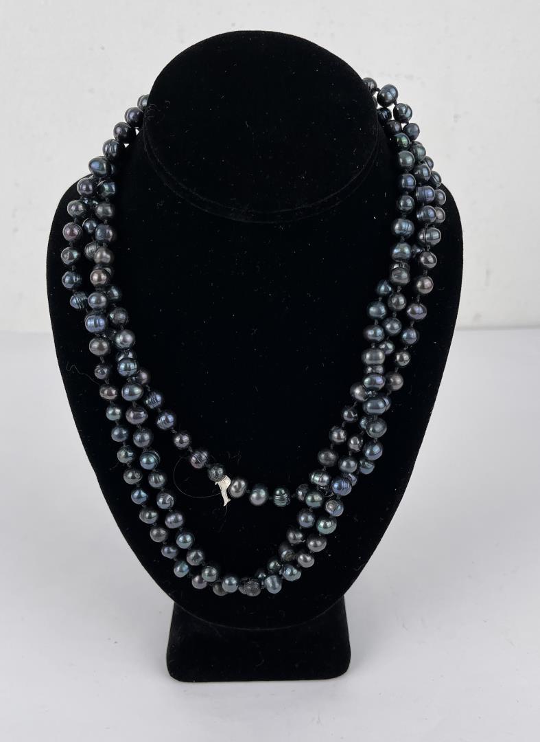 Stunning Tahitian Black Pearl Necklace