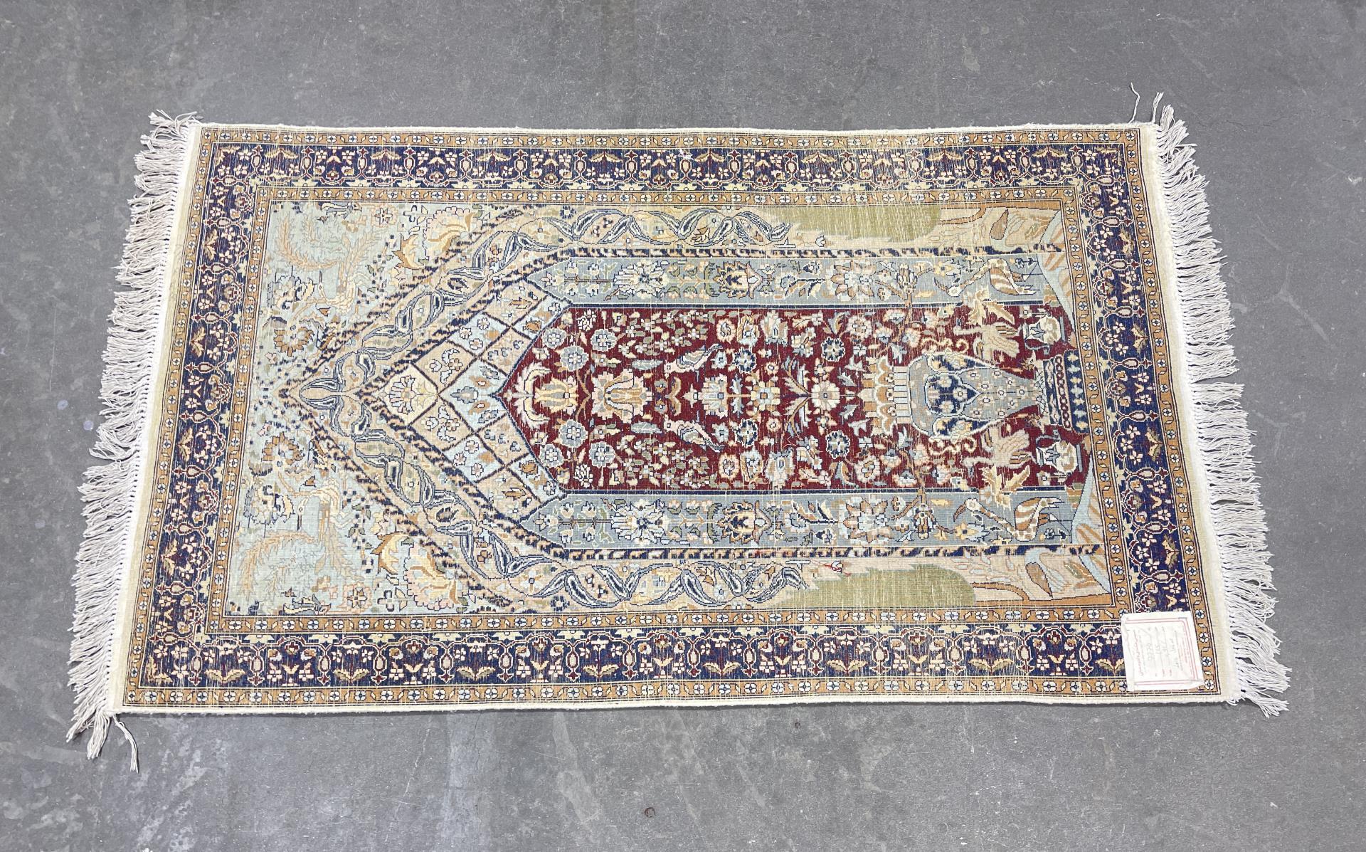 Superb Persian Oriental Prayer Rug Iran