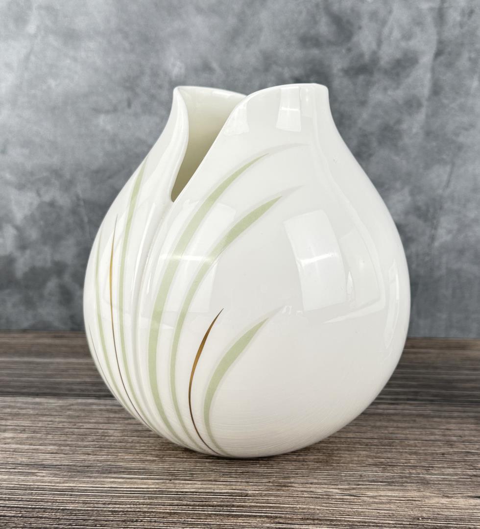 Royal Doulton Impressions Tulip Vase