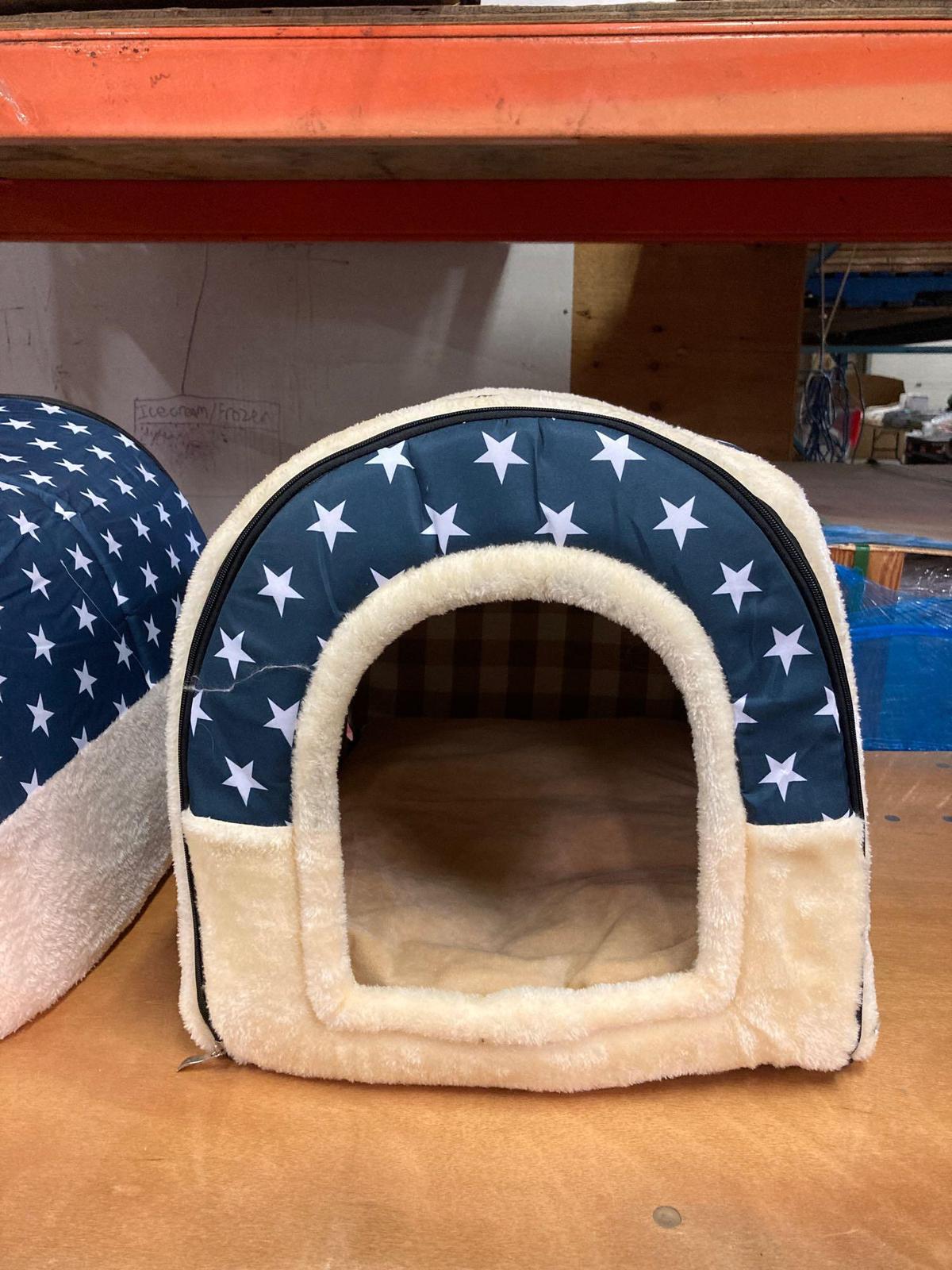 Travel kennel/dog house with bed