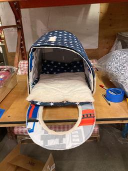 Travel kennel/ dog house with bed