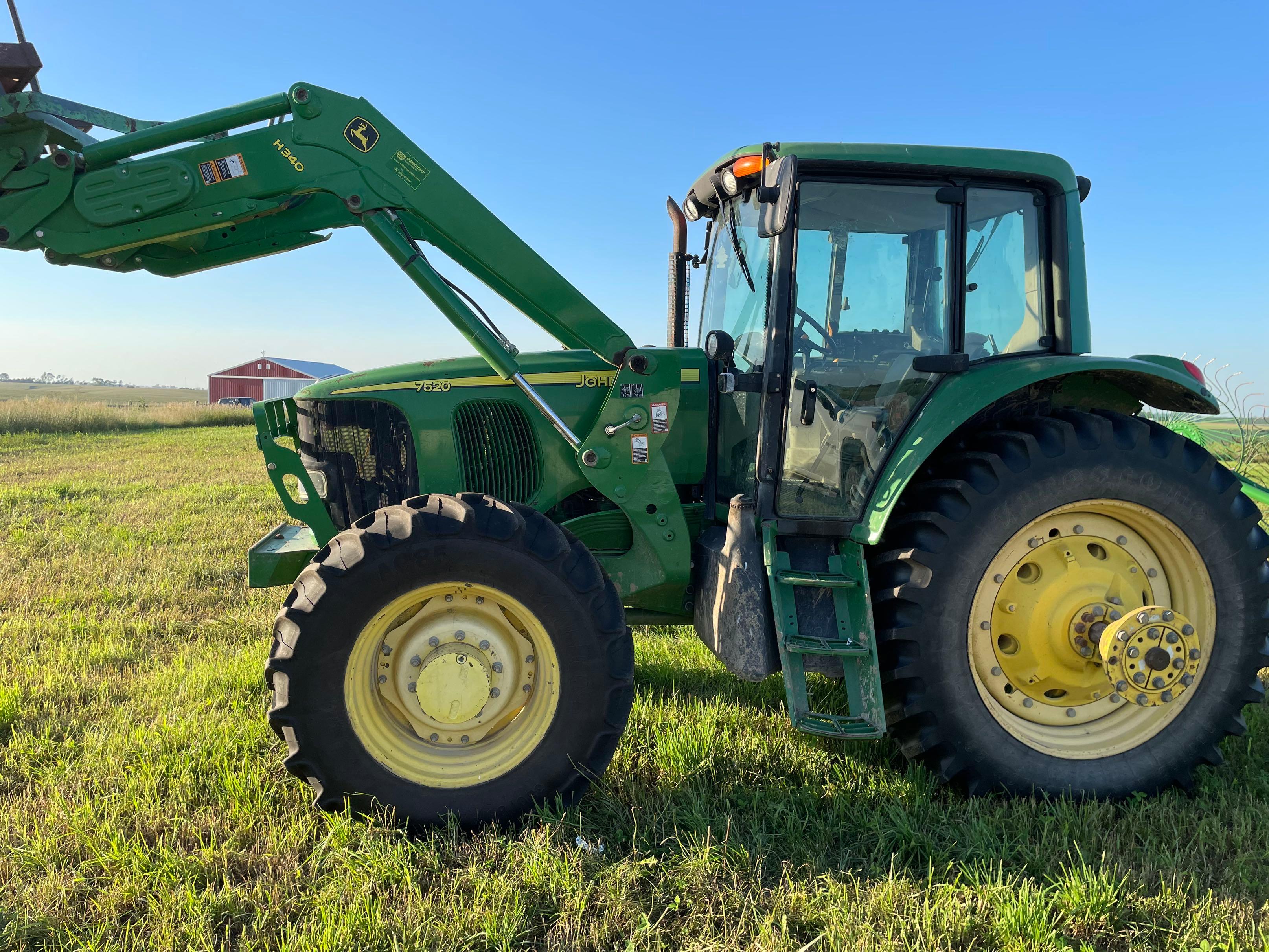 John Deere 7520 w/340 loader