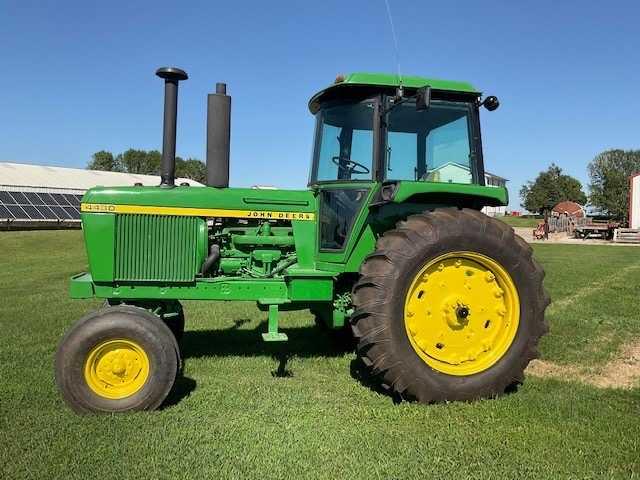 John Deere 4430