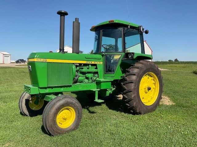 John Deere 4430