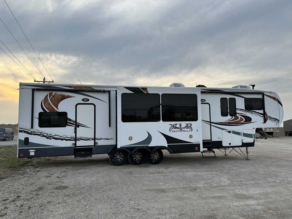 2013 Forest River XLR Thunderbolt 5th wheel