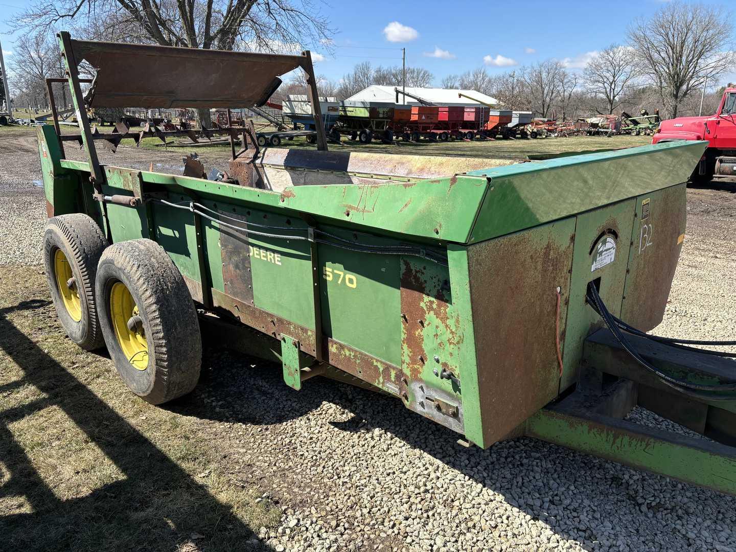 JD 570 manure spreader