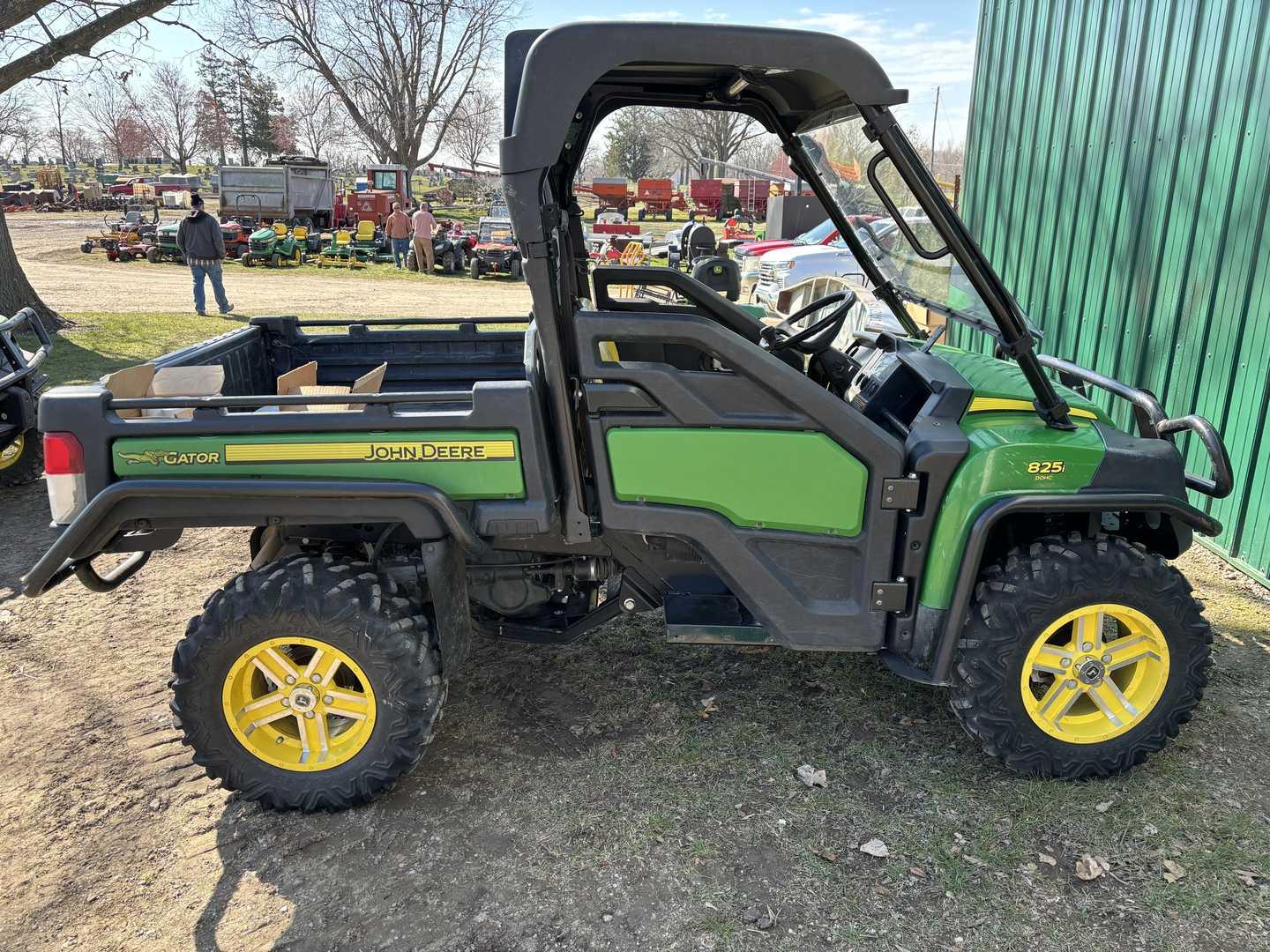 John Deere 825I Gator